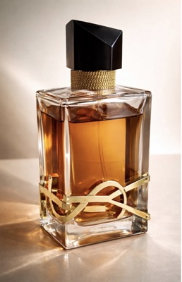 عطر لیبره اینتنس با رایحه‌ای گرم، عمیق و اغواگر